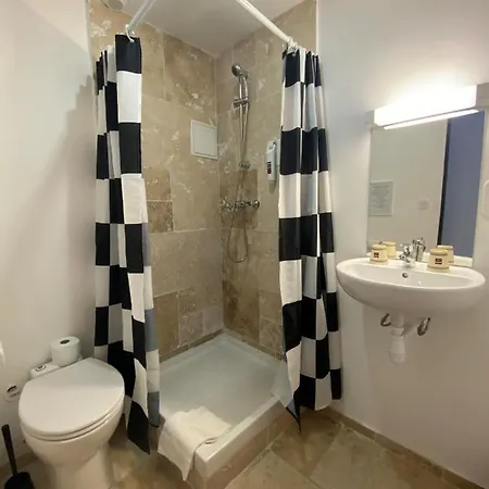 Enzo Centre Jourdan By Kyriad Direct 2* 리모주